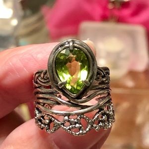 OR PAZ PERIDOT TEAR-DROP STERLING SILVER RING